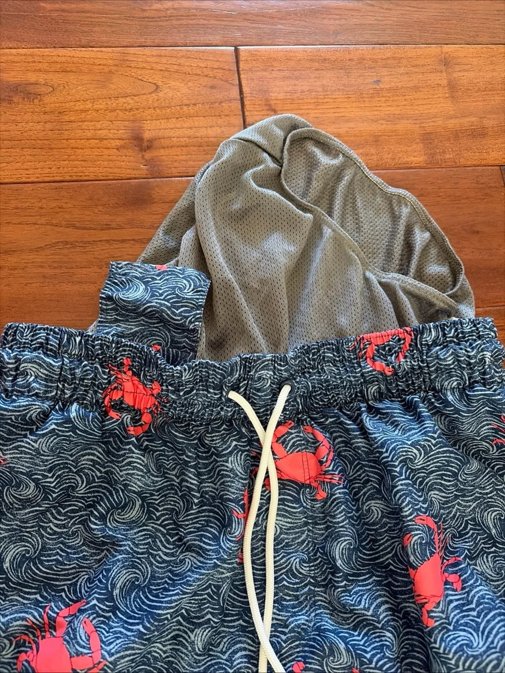 Old Navy Swim Trunks Men's Small Crabs Blue Waves Mesh Pockets Elastic Tie Waist